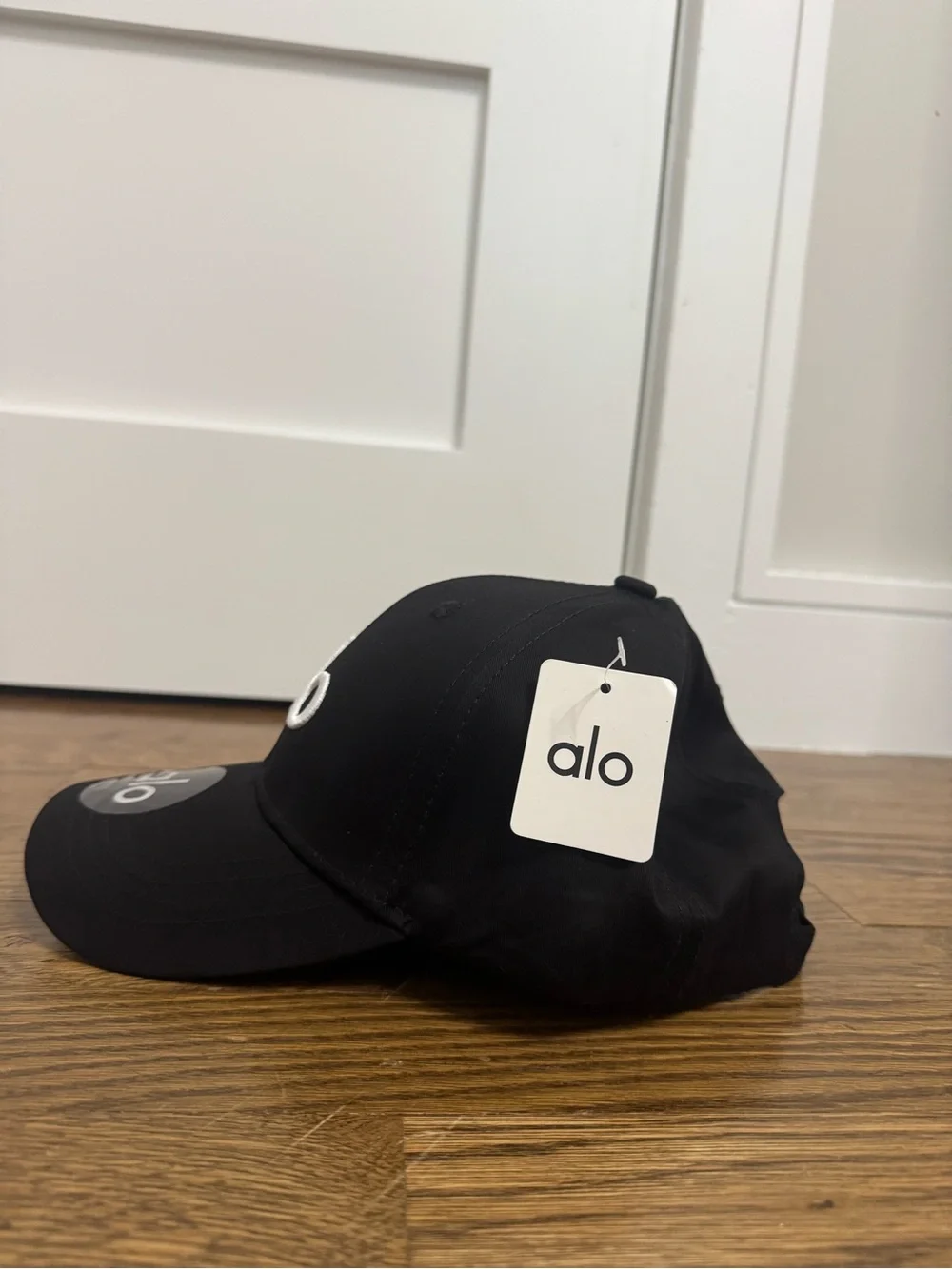 Black and white Alo yoga cap